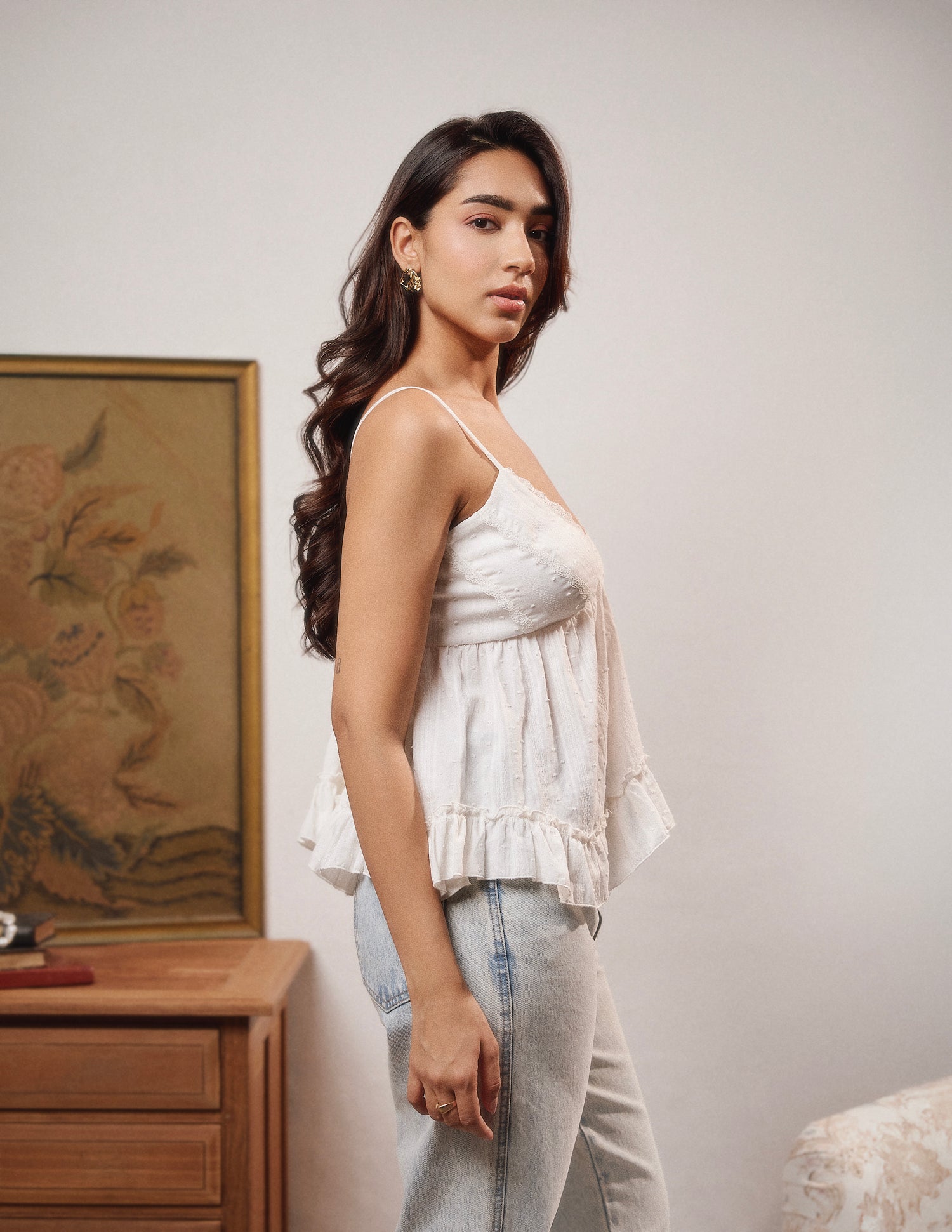 Asymetrical Hem Frill Detailed Sleevess Top