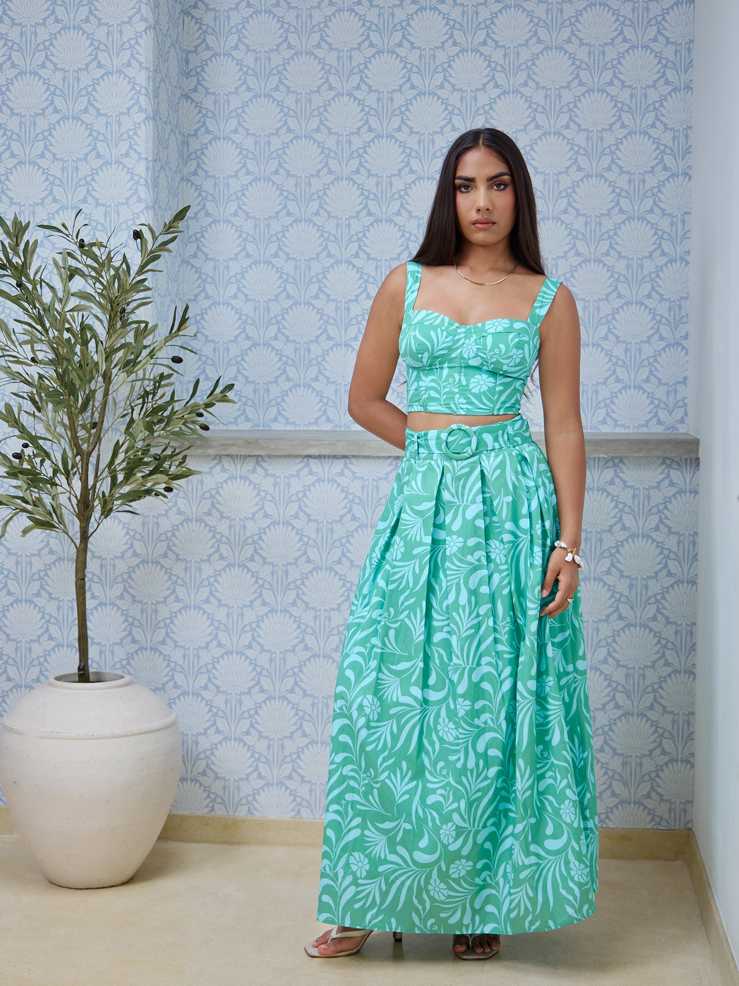 Buckle Detailed Pleated Printed Maxi Skirt