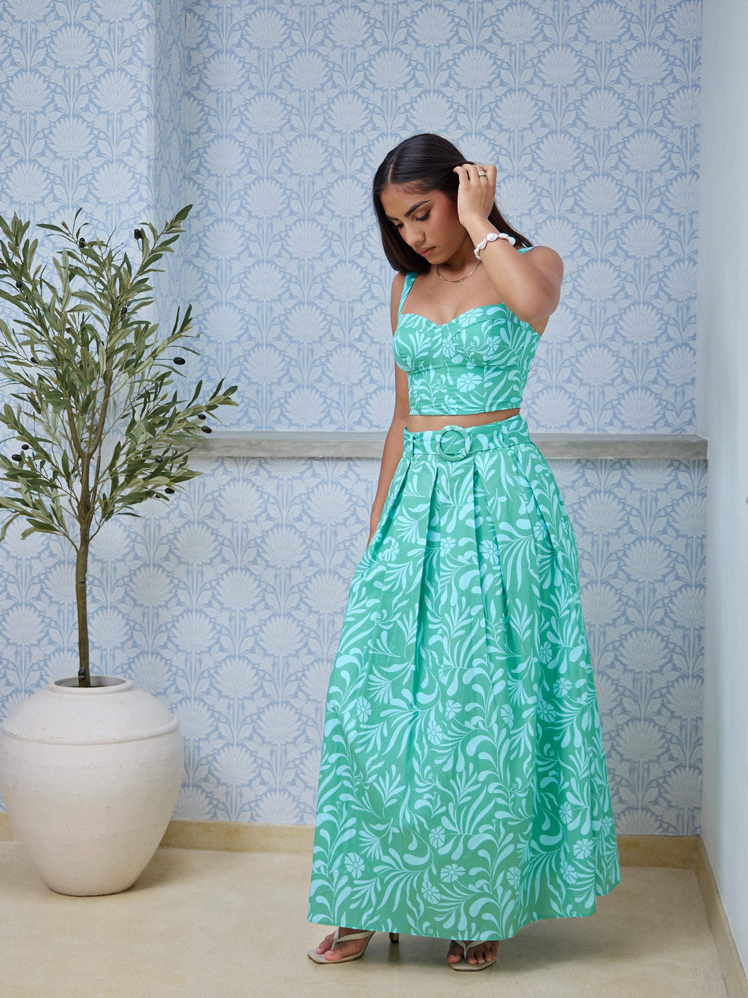 Buckle Detailed Pleated Printed Maxi Skirt