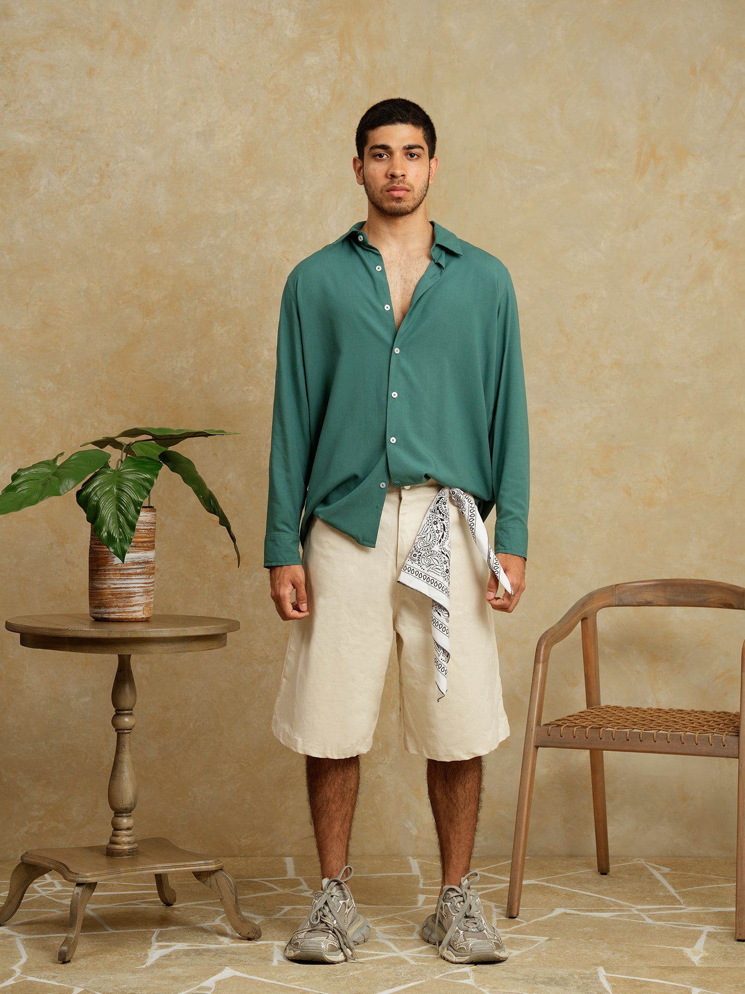 Basic regular collar shirt