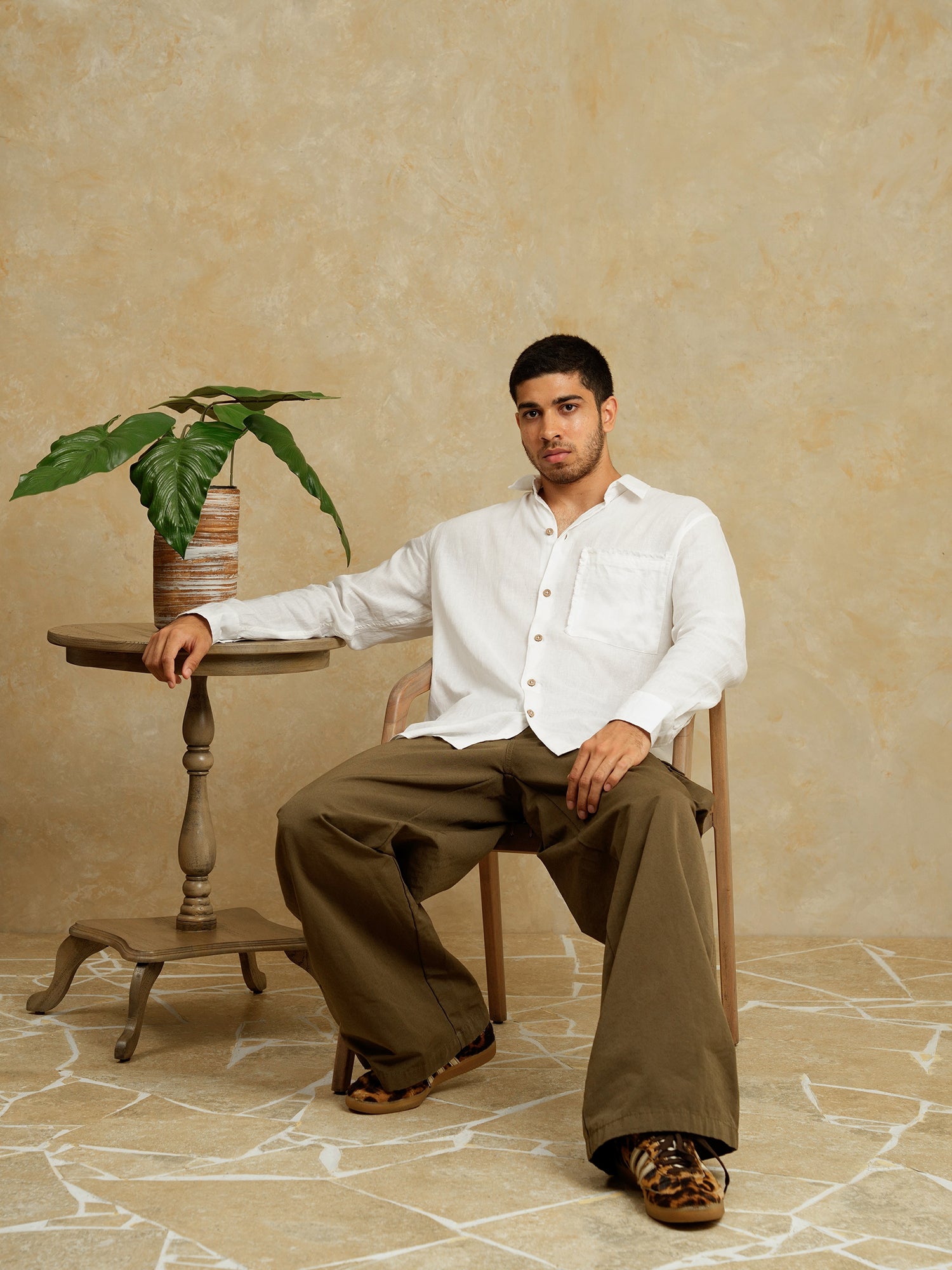 Raw edge pocket detail shirt