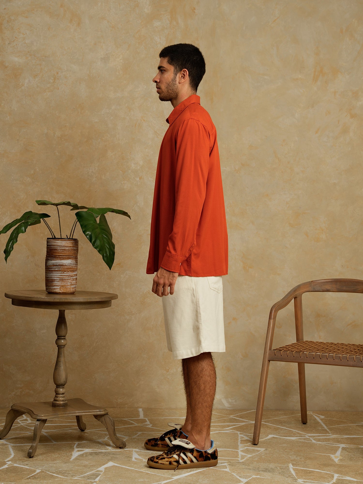 Basic regular collar shirt