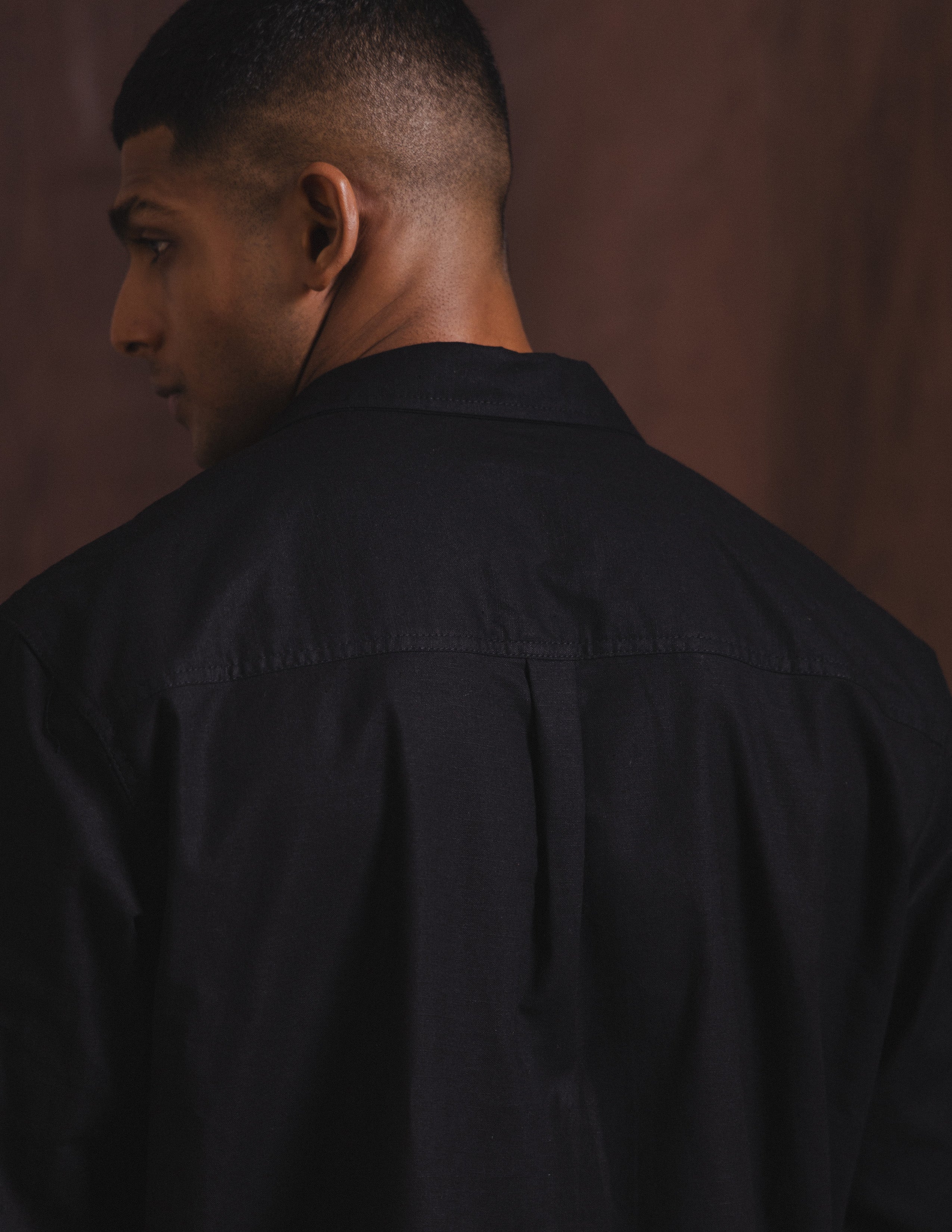 Center back pleat detail regular collar long sleeve shirt